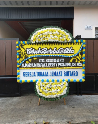 Papan Bunga Duka di Arongan Lambalek